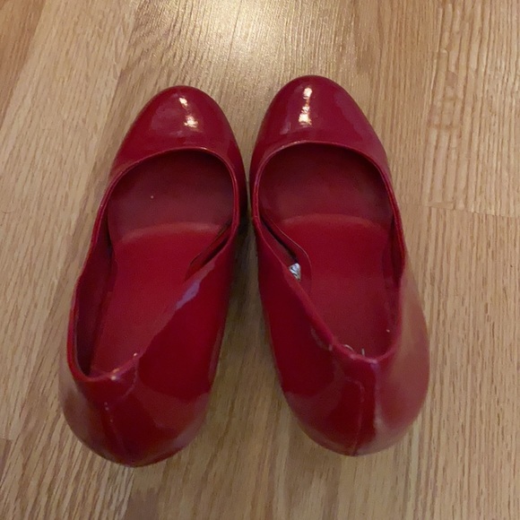 Red Heels - Picture 6 of 6